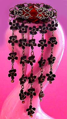 a beautiful vintage costume jewelry brooch unsigned