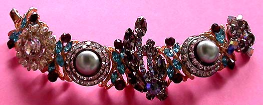 a beautiful vintage costume jewelry bracelet unsigned