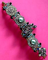 a beautiful vintage costume jewelry crystal rhinestone bracelet