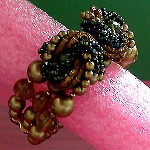 a beautiful vintage costume jewelry bracelet unsigned