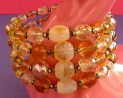 a beautiful vintage costume jewelry bracelet unsigned