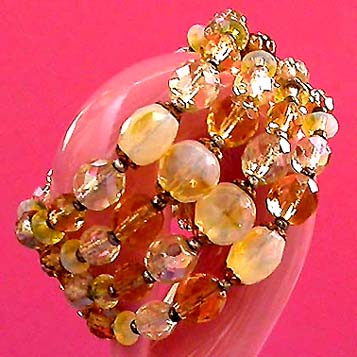 a beautiful vintage costume jewelry bracelet unsigned