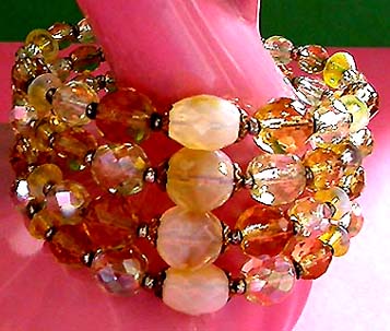 a beautiful vintage costume jewelry bracelet unsigned