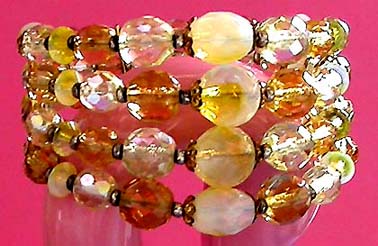 a beautiful vintage costume jewelry bracelet unsigned