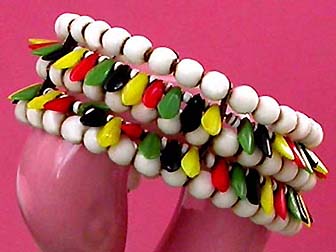 a beautiful vintage costume jewelry bracelet unsigned