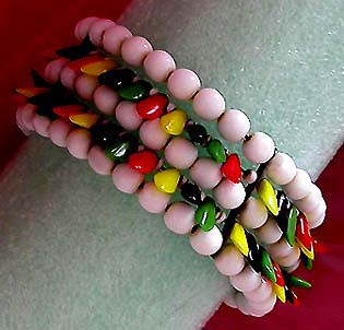 a beautiful vintage costume jewelry bracelet unsigned