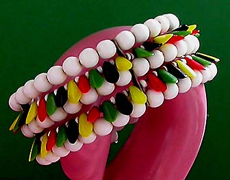 a beautiful vintage costume jewelry bracelet unsigned