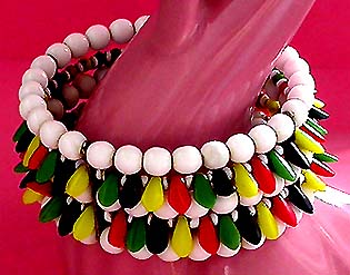 a beautiful vintage costume jewelry bracelet unsigned