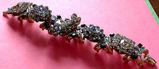 a beautiful vintage costume jewelry bracelet unsigned