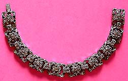 a beautiful vintage costume jewelry crystal rhinestone bracelet