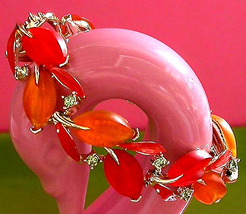 a beautiful vintage costume jewelry bracelet unsigned