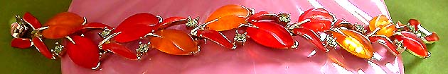 a beautiful vintage costume jewelry bracelet unsigned