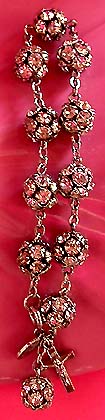 a beautiful vintage costume jewelry bracelet unsigned