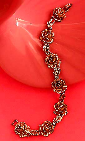 a beautiful vintage costume jewelry bracelet unsigned