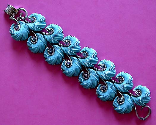 a beautiful vintage costume jewelry bracelet unsigned
