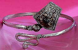 a beautiful vintage costume jewelry crystal rhinestone bracelet