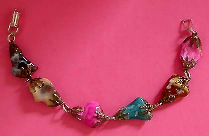 a beautiful vintage costume jewelry bracelet unsigned