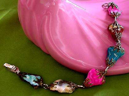 a beautiful vintage costume jewelry bracelet unsigned