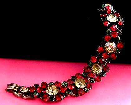 a beautiful vintage costume jewelry bracelet unsigned