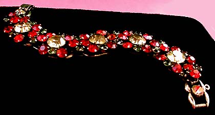a beautiful vintage costume jewelry bracelet unsigned