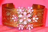 a beautiful vintage costume jewelry bracelet Unsigned