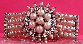 a beautiful vintage costume jewelry bracelet unsigned