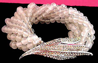 a beautiful vintage costume jewelry bracelet unsigned
