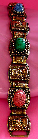 a beautiful vintage costume jewelry bracelet unsigned