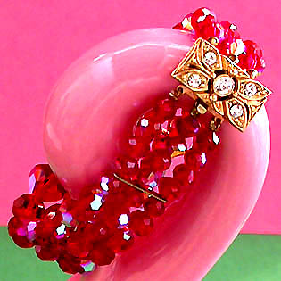 a beautiful vintage costume jewelry bracelet unsigned