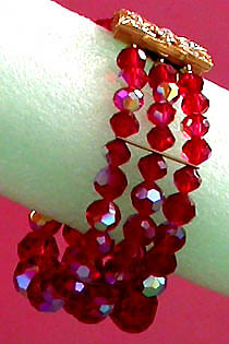 a beautiful vintage costume jewelry bracelet unsigned