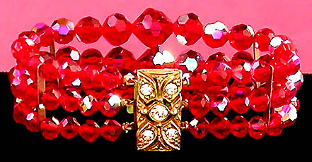 a beautiful vintage costume jewelry bracelet unsigned