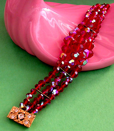 a beautiful vintage costume jewelry bracelet unsigned