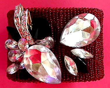 a beautiful vintage costume jewelry bracelet unsigned