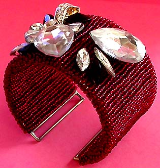 a beautiful vintage costume jewelry bracelet unsigned