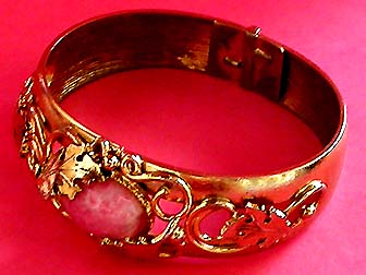 a beautiful vintage costume jewelry bracelet unsigned