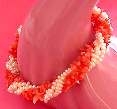 a beautiful vintage costume jewelry bracelet unsigned