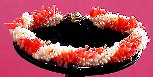 a beautiful vintage costume jewelry bracelet unsigned