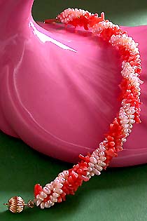 a beautiful vintage costume jewelry bracelet unsigned