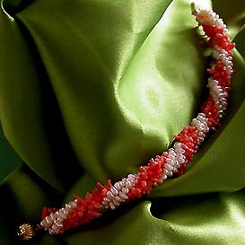 a beautiful vintage costume jewelry bracelet unsigned