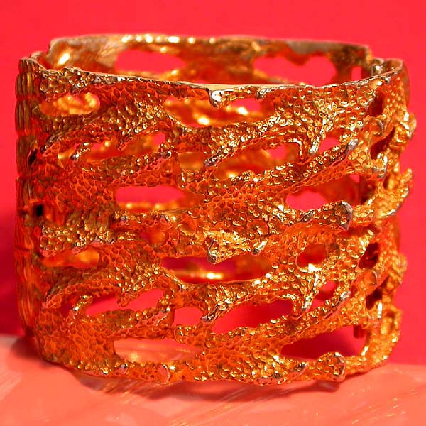 a beautiful vintage costume jewelry bracelet signed Hobe