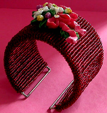 a beautiful vintage costume jewelry bracelet unsigned