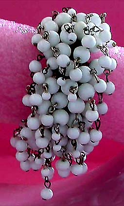 a beautiful vintage costume jewelry bracelet unsigned