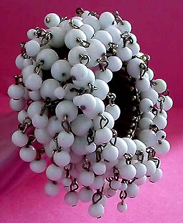 a beautiful vintage costume jewelry bracelet unsigned