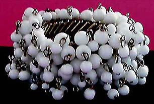 a beautiful vintage costume jewelry bracelet unsigned