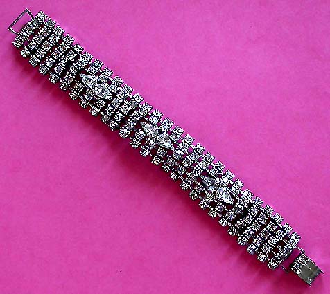 a beautiful vintage costume jewelry bracelet unsigned