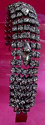 a beautiful vintage costume jewelry bracelet unsigned