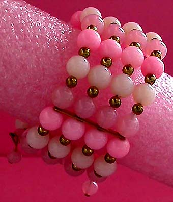 a beautiful vintage costume jewelry bracelet unsigned