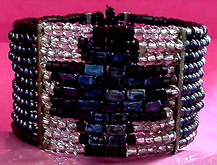 a beautiful vintage costume jewelry bracelet unsigned