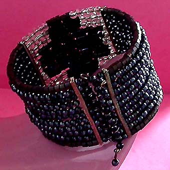 a beautiful vintage costume jewelry bracelet unsigned