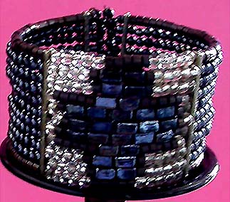 a beautiful vintage costume jewelry bracelet unsigned